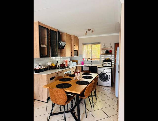 3 BEDROOM TOWNHOUSE FOR SALE IN MONAVONI